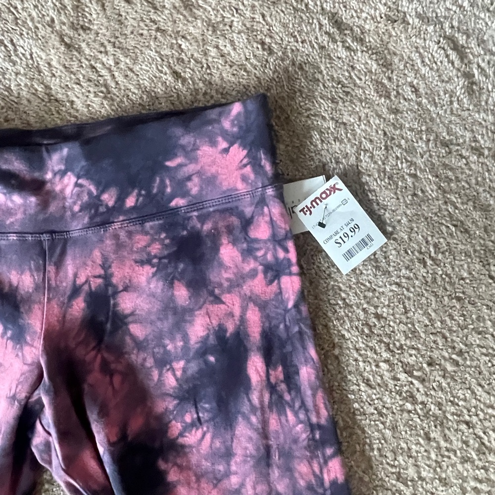 Calvin Klein NWT Pink and Black Tie-Dye Capri Leggings Large - Picture 2 of 4